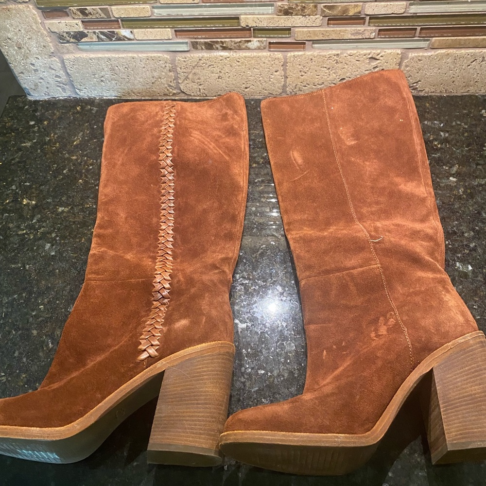 Women’s mid~calf’s, stacked heel boot